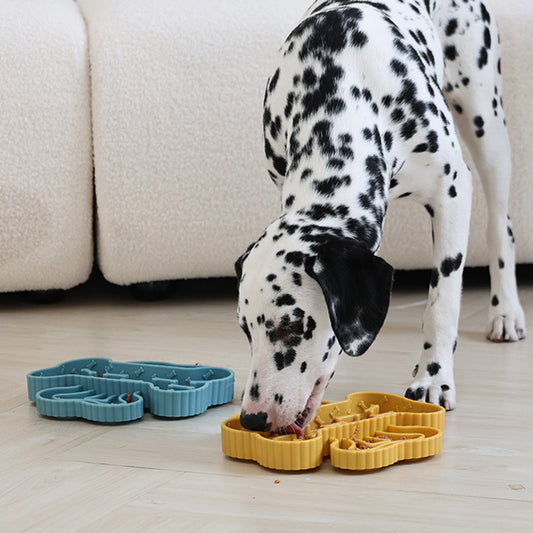 Gesunder Fressnapf für schnelle Fresser - Anti-Schlingen-Napf mit starken Saugnäpfen, BPA-frei, haustierfreundlich, geeignet für Trocken- und Nassfutter für Hunde und Katzen (verhindert Blähungen und Verdauungsstörungen)